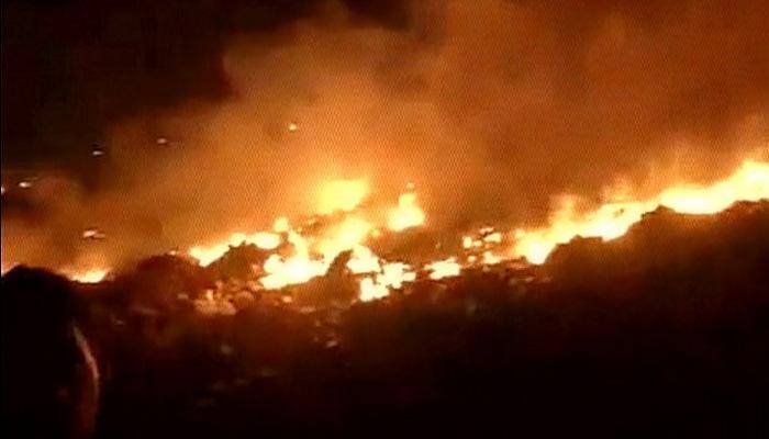 Mumbai&#039;s Deonar dumping ground fire still raging, locals suffer due to toxic smoke