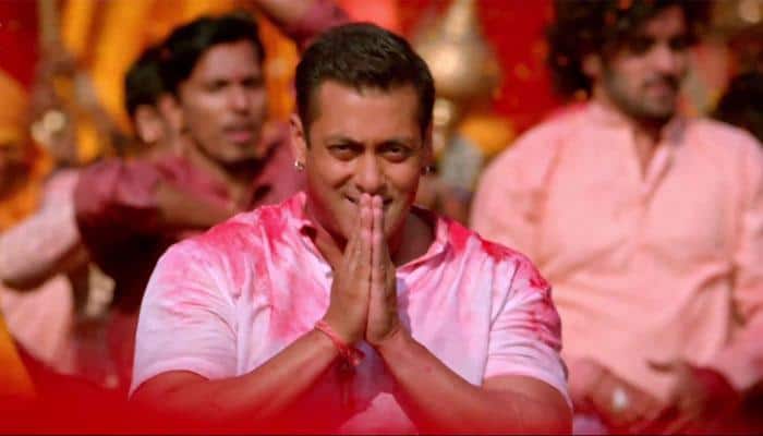 Adorable! These snaps of Salman Khan celebrating Holi with cute little fans will melt your heart- See pics 