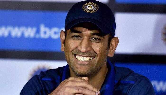 ICC World T20: MS Dhoni chills out ahead of &#039;knock-out&#039; against Australia