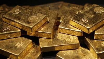 Gold falls to one-month low as dollar gains on Fed hike view