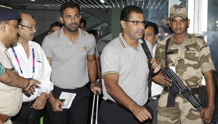 WATCH: Pakistan cricket team greeted with &#039;Shame Shame&#039; chants at Lahore airport