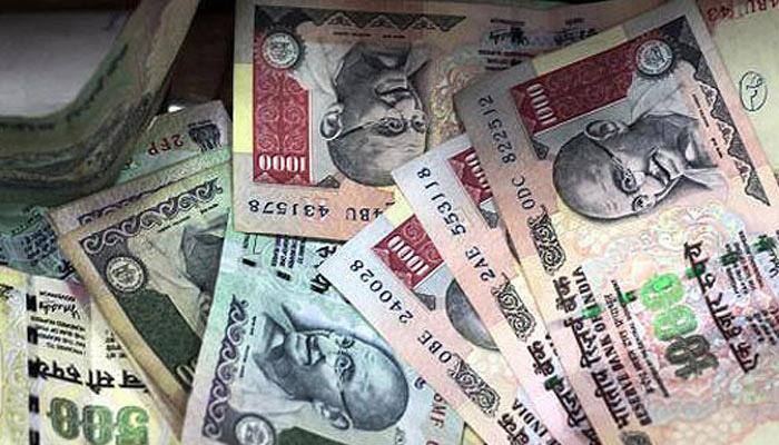 Rupee extends gains for 2nd day, up 7 paise vs dollar