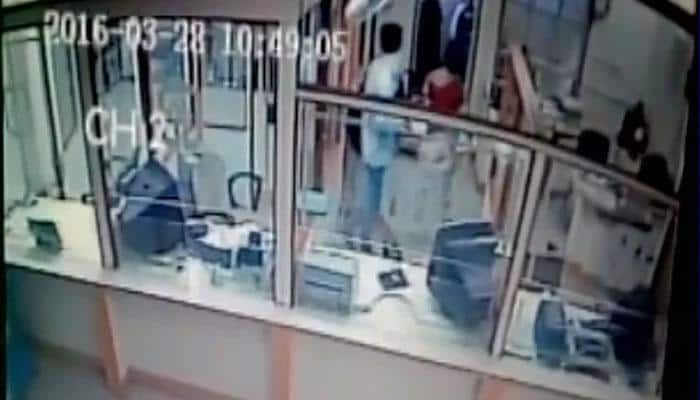 Caught on camera: Two robbers loot a UCO bank branch in Bhopal, steal over Rs 5 lakh - WATCH