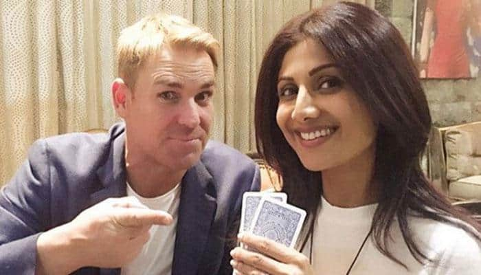 PHOTOS: Spin king Shane Warne turns &#039;poker guru&#039; for Bollywood beauty Shilpa Shetty