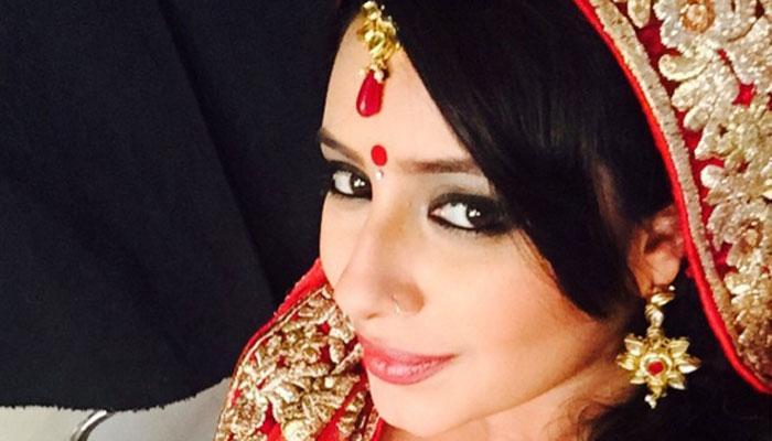 Pratyusha Banerjee dressed as bride for last rites – Video Pratyusha Banerjee dressed as bride for last rites – Video