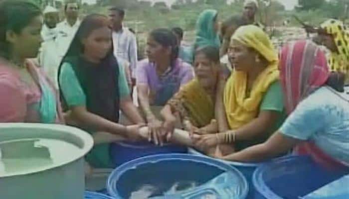 Drought miseries: Locals fight with each other for water in Aurangabad's Pimpri – Watch
