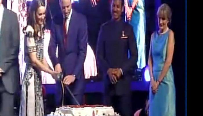 Duke &amp; Duchess of Cambridge cut Queen&#039;s birthday cake with sword at British High Commission in Delhi – Watch