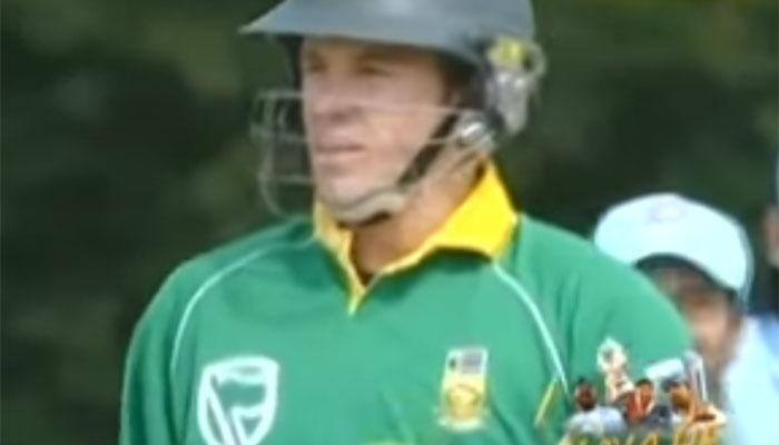 VIDEO: Shocking! Big cheating by AB de Villiers vs India!