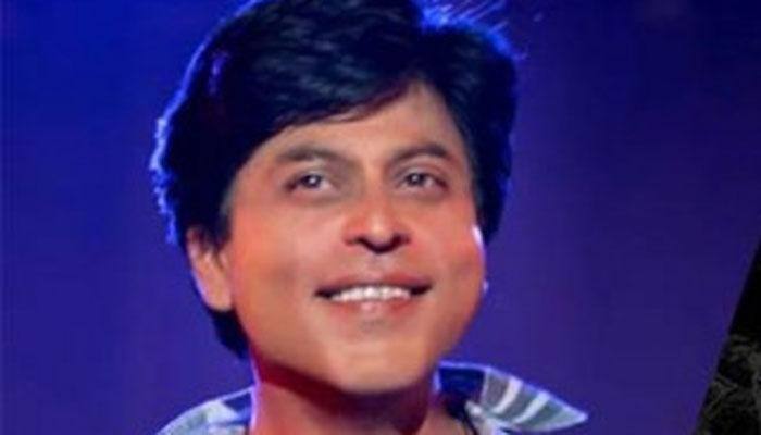 Shah Rukh Khan makes B-Town his 'Fan'!
