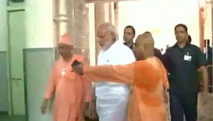 PM Modi meets ailing Swami Atmasthananda Maharaj