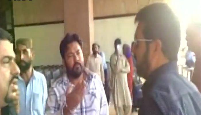 Pakistani fanatics heckle, show shoe to Kabir Khan at Karachi airport - Watch