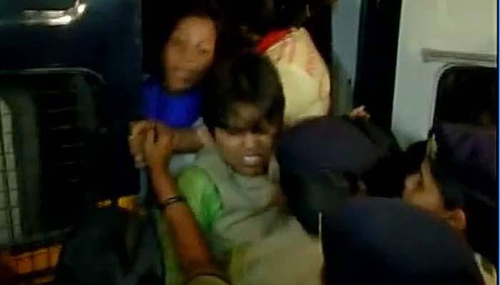 Trupti Desai denied entry in Haji Ali Dargah, detained by police on her way to CM's residence