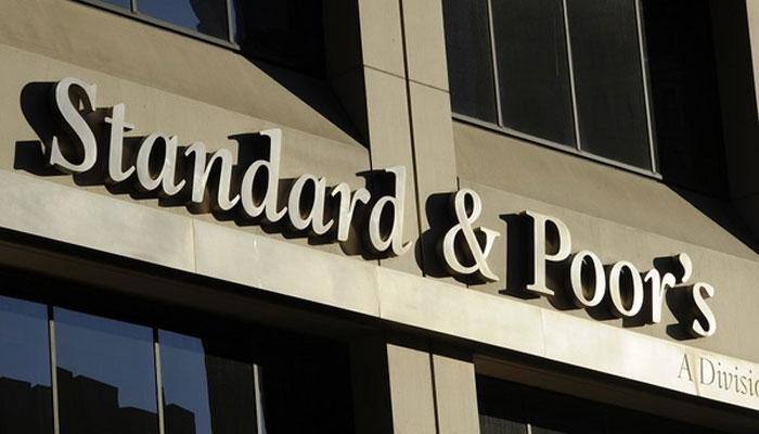 S&amp;P keeps UK on triple-A rating, says expects no Brexit
