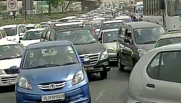 Delhi traffic jammed again: Hundreds stuck on NH8, DND, Mayur Vihar-Noida road 