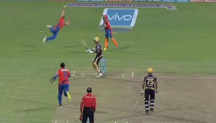WATCH: Suresh Raina&#039;s sensational catch against KKR in Match 38 of IPL 2016
