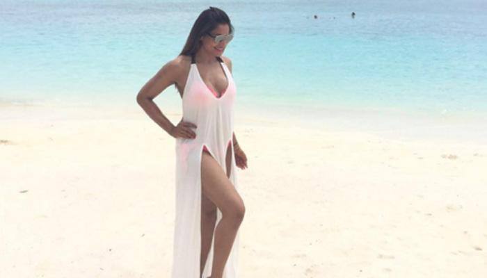 Newly married Bipasha Basu loses cool - Here&#039;s why