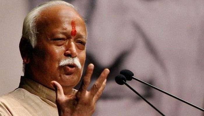 Mohan Bhagwat breaks bread with sanitary workers at Kumbh Mela