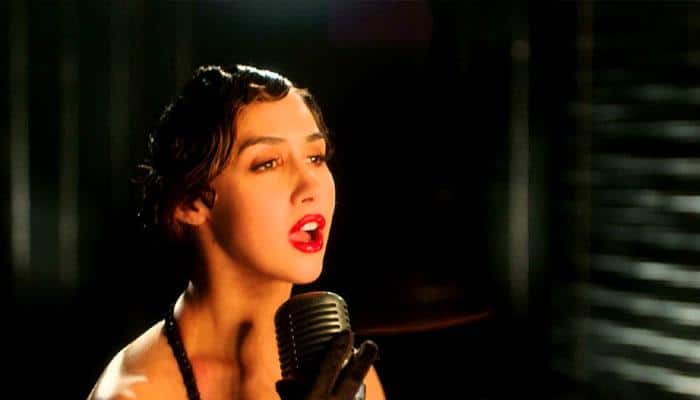 Lauren Gottlieb looks smoking HOT! See pics