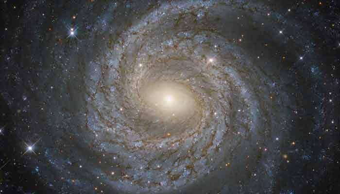 NASA's Hubble spies a spiral snowflake!