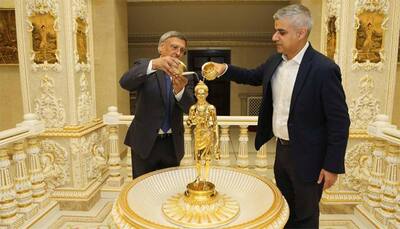 London's Muslim Mayor visits Hindu temple, performs 'Jalabhishek' on Shri Swaminarayan's idol – See pics