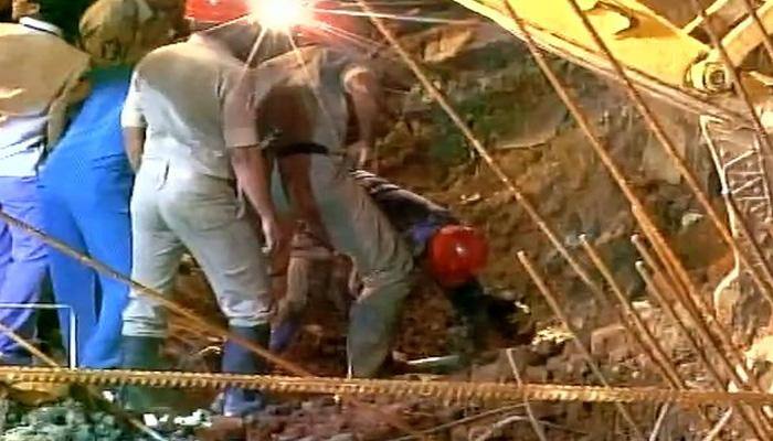 7 killed after a wall of an under-construction mall collapses in Andhra Pradesh&#039;s Guntur