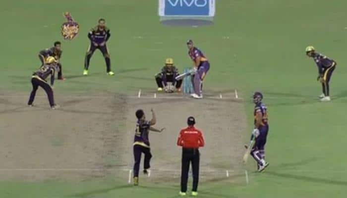 Aggressive or arrogant? Gambhir surrounds Dhoni with fielders during KKR vs RPS match