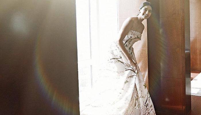 Sonam Kapoor dazzles in white gown at Cannes 2016 red carpet – Pics inside!