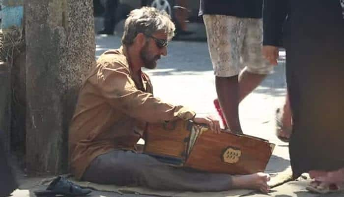 Video alert! Sonu Nigam sings on the streets in disguise of a beggar