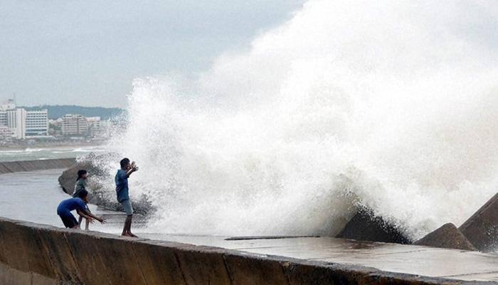 MeT dept issues cyclone alert for Tamil Nadu, Andhra; heavy rainfall continues