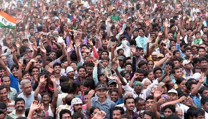 Bengal polls 2016: TMC supporters chant &#039;Thanda thanda cool, cool; ghore ghore Trinamool&#039; outside Mamata&#039;s residence