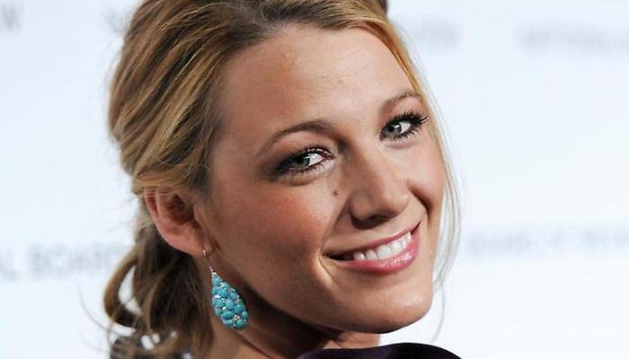 Twitteratis slam Blake Lively's "LA face with an Oakland booty" caption