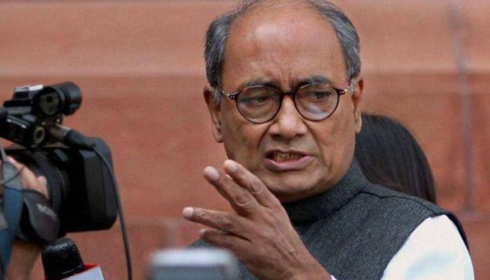 Digvijay defends Gandhis, says Congress &#039;only thread&#039; that can bind India