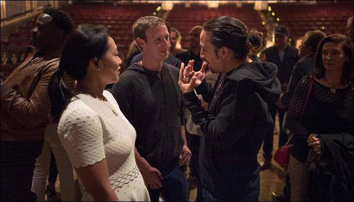 Facebook CEO Mark Zuckerberg celebrates his wedding anniversary in a 'musical' way! - See pic