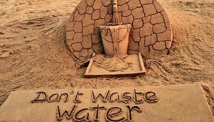 Sudarshan Patnaik creates sand art on water conservation with slogan &#039;don&#039;t waste water&#039;