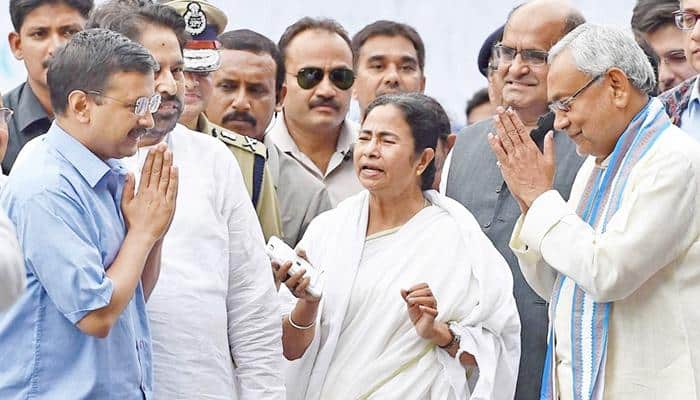 &#039;Third Front&#039; leaders attend Mamata Banerjee&#039;s swearing-in as West Bengal CM; 42 ministers take oath