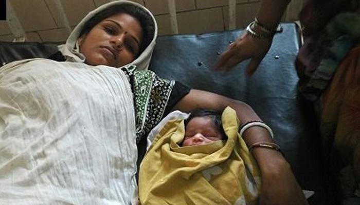 Woman delivers in Delhi Police PCR van, both mother and child safe