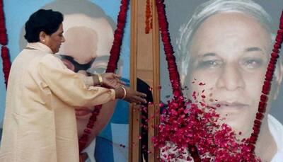 Caught on camera! Why is this man attacking statue of BSP founder Kanshi Ram with hammer? WATCH 