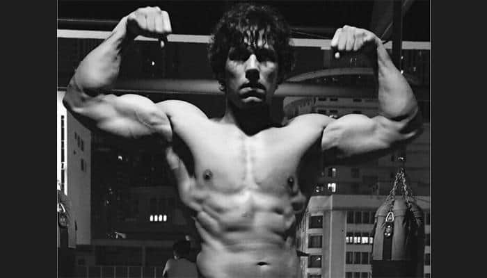 Toned abs and strong back! Here&#039;s the perfect recipe of Randeep Hooda&#039;s fit body – View pics