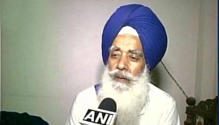Priest who refused 'sirpora' to Punjab CM Badal transferred