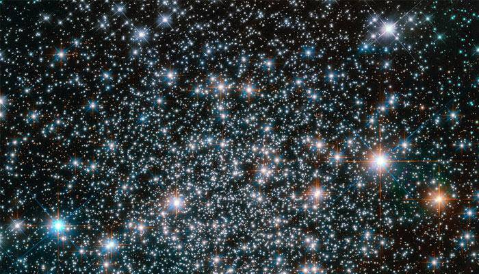 10.5-billion-year-old cluster is home to heavy metal stars!