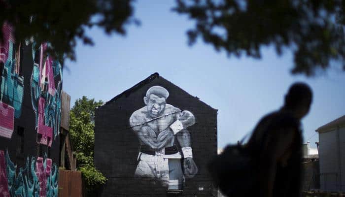 Fighter to the end: Muhammad Ali's heart 'wouldn't stop beating for 30 minutes'