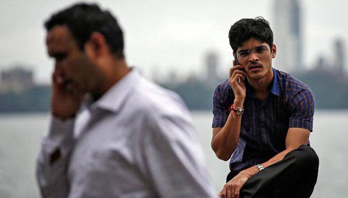 Call drops: Telecom secretary to meet CEOs of mobile service providers today