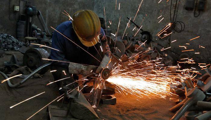 India&#039;s industrial growth slows to (-)0.8% in April