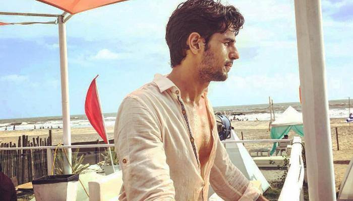 Love favors who? Sidharth Malhotra&#039;s latest Instagram post will tell you!