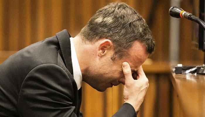 &#039;&#039;Blade runner&#039;&#039; Oscar Pistorius sobs as he walks through court on stumps