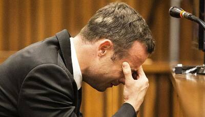 ''Blade runner'' Oscar Pistorius sobs as he walks through court on stumps