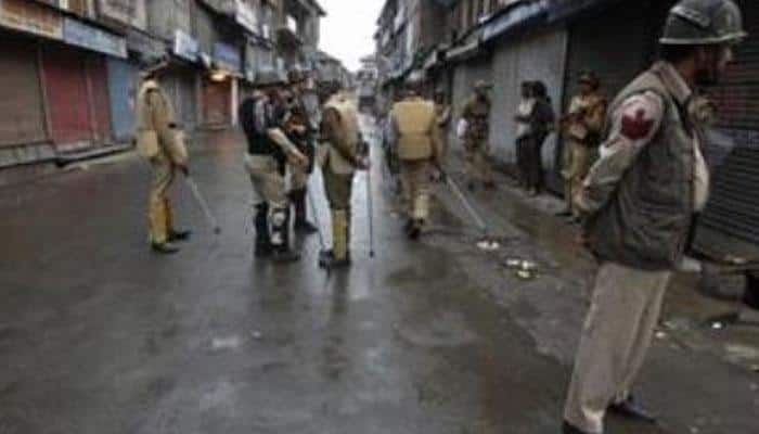 Twin grenade blasts in J&amp;K&#039;s Shopian; police station targeted, 3 injured