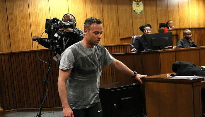 WATCH: Oscar Pistorius removes prosthetic legs, walks on stumps during hearing