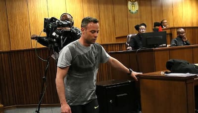 WATCH: Oscar Pistorius removes prosthetic legs, walks on stumps during hearing
