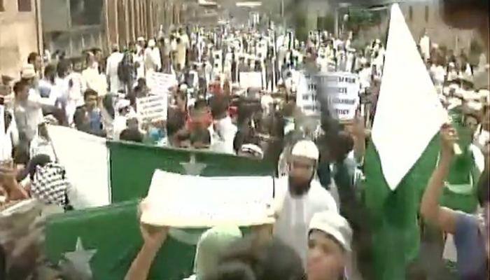 ISIS flags, 'jeeve jeeve Pakistan' slogans raised at Mirwaiz Farooq's protest march against Pandits, Sainik colonies in J&amp;K